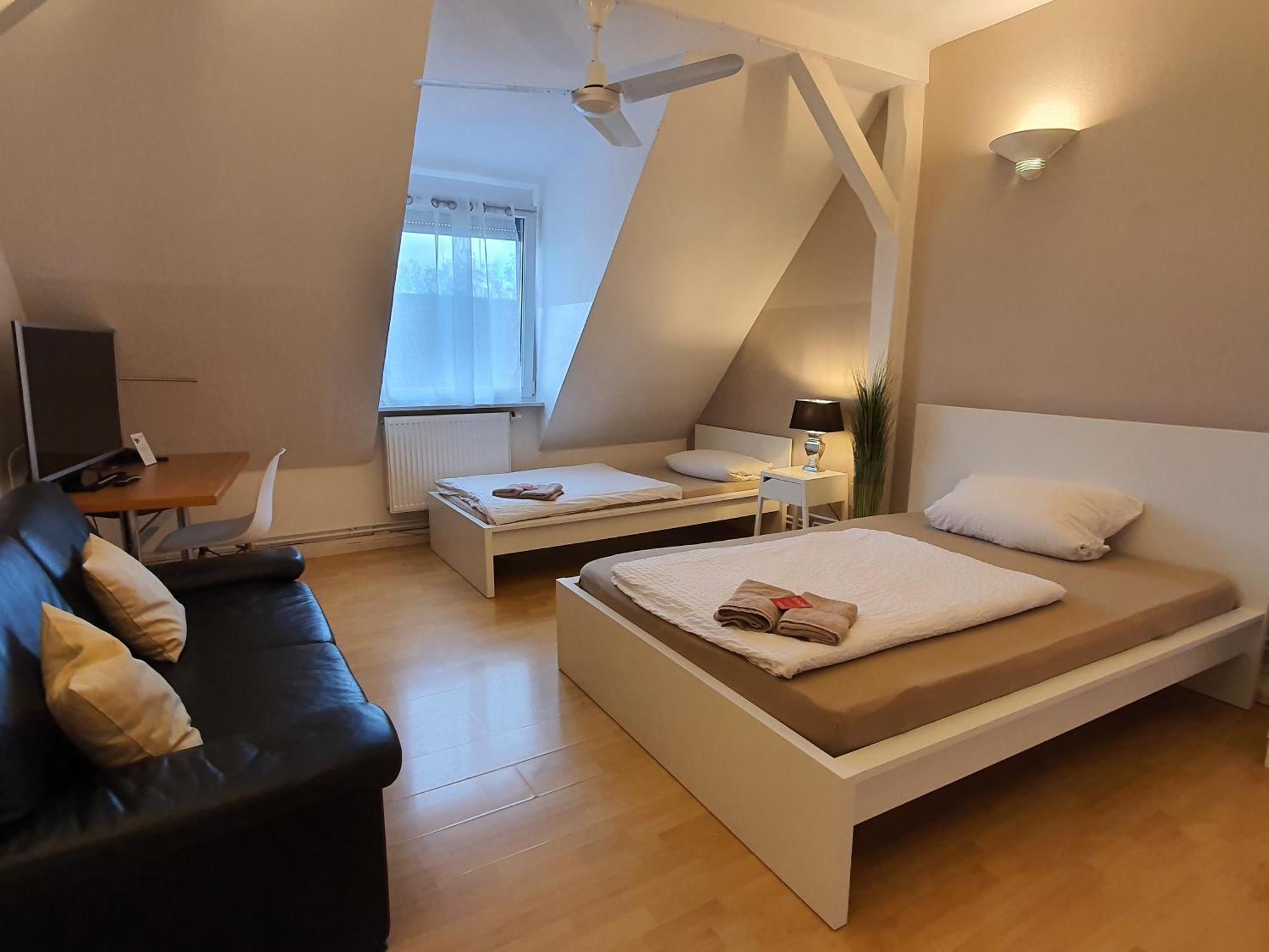 Colodging Mannheim - Private Rooms & Kitchen Exterior foto